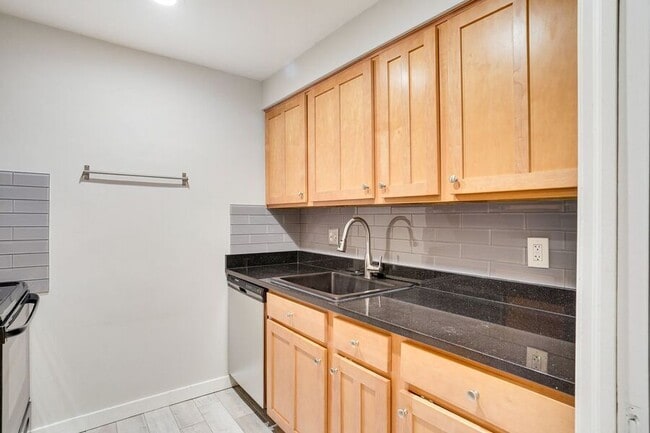Building Photo - 82 15th St NE