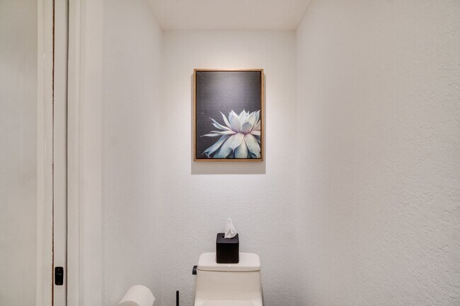 Building Photo - Exquisite 3 bedroom 2.5 bath two-story Executive Condo in Winter Park with 2-Car Garage