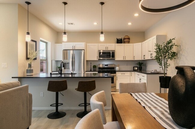 Building Photo - New Townhome in the Far NE Heights