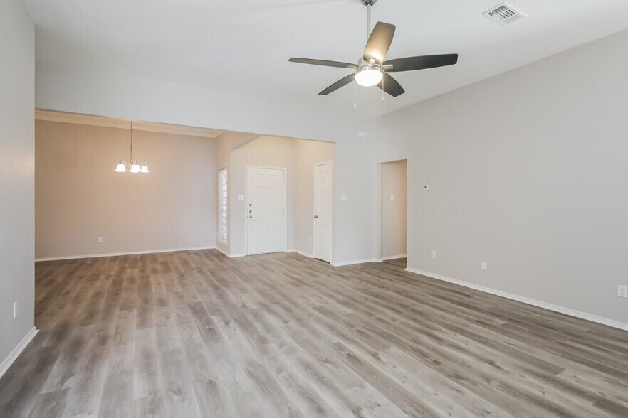 Building Photo - 828 Passive Dr