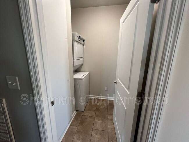 Building Photo - 655 Dobhill Ln