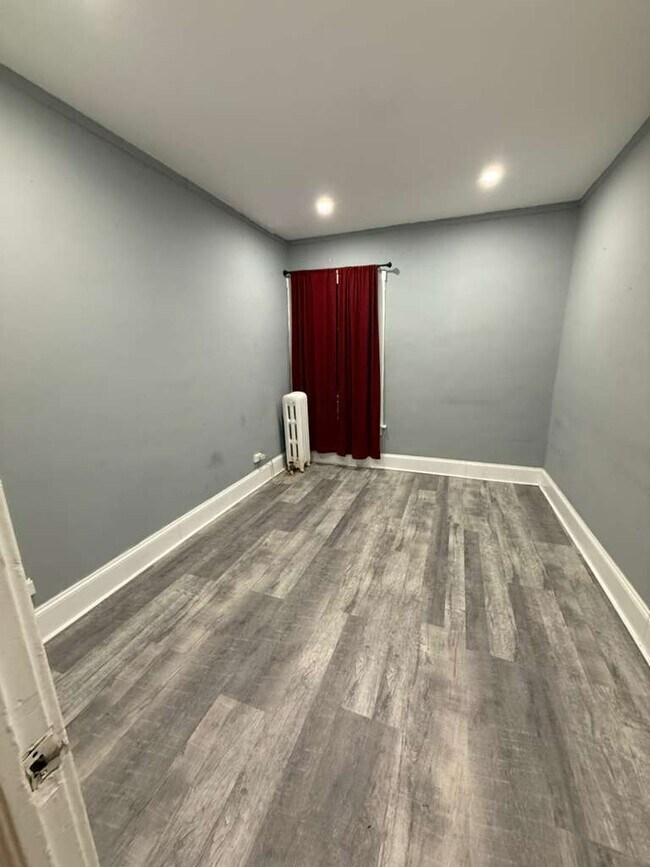 Building Photo - 1707 W Wallen Ave