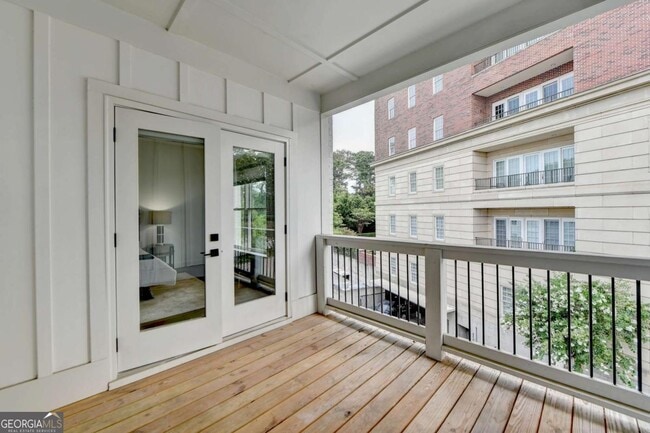 Building Photo - 3667 Peachtree Rd NE