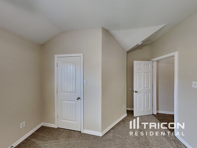Building Photo - 705 Barkridge Trail