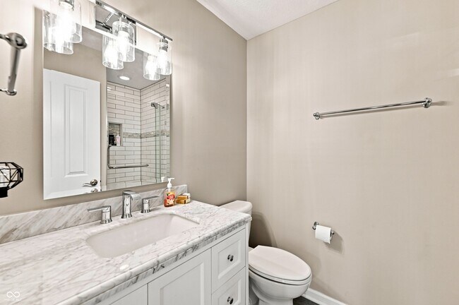 Building Photo - 353 Autumn Dr