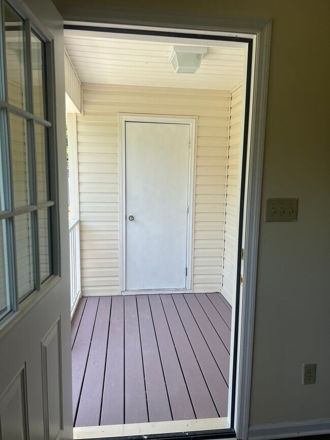 Building Photo - 1816 Iola Dr