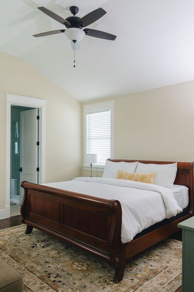 Building Photo - Beautiful 3 bedroom Home for Rent, middle of The Nations with a "4th"/bonus room