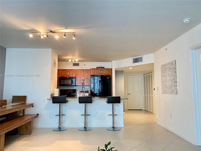 Building Photo - 1155 Brickell Bay Dr
