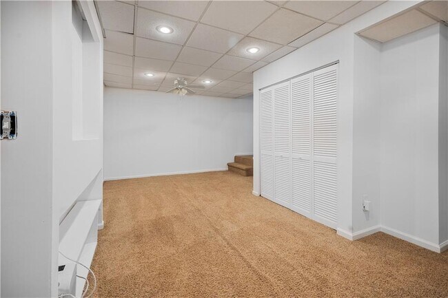 Building Photo - 328 Deerwood Dr
