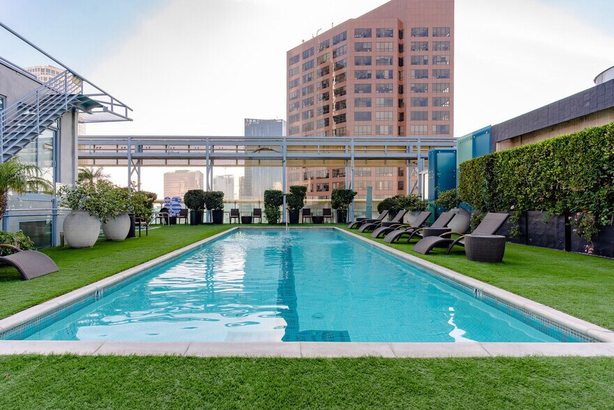 Building Photo - 1010 Wilshire Blvd