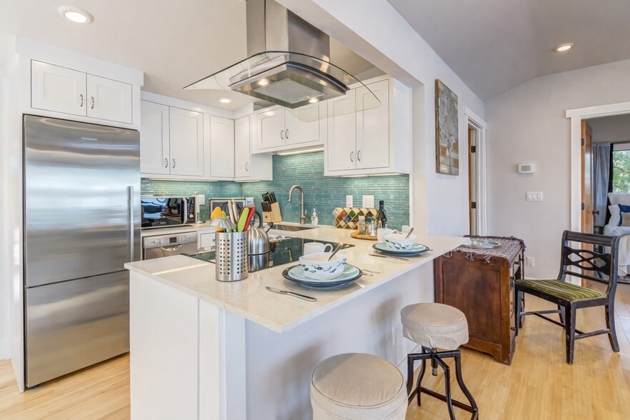 Building Photo - 8232 SW Hawthorne Ln