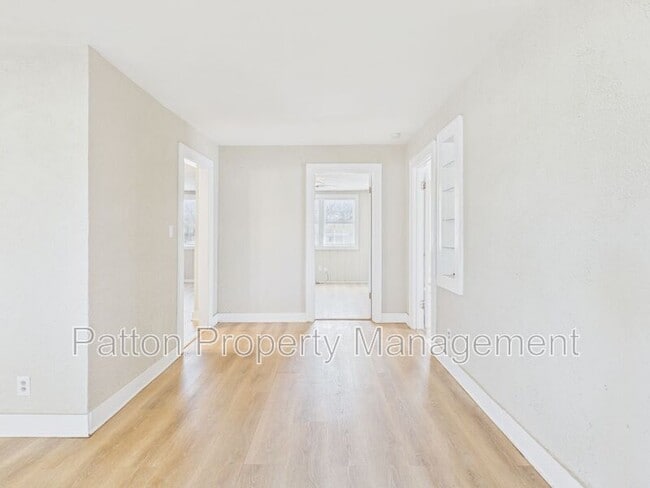 Building Photo - 3411 S Polk St