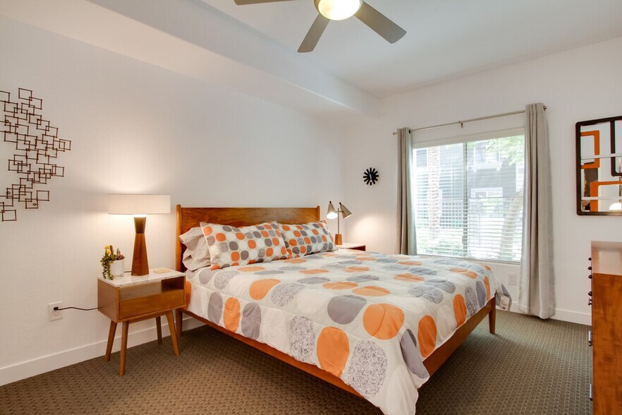 Building Photo - 5450 E Deer Valley Dr