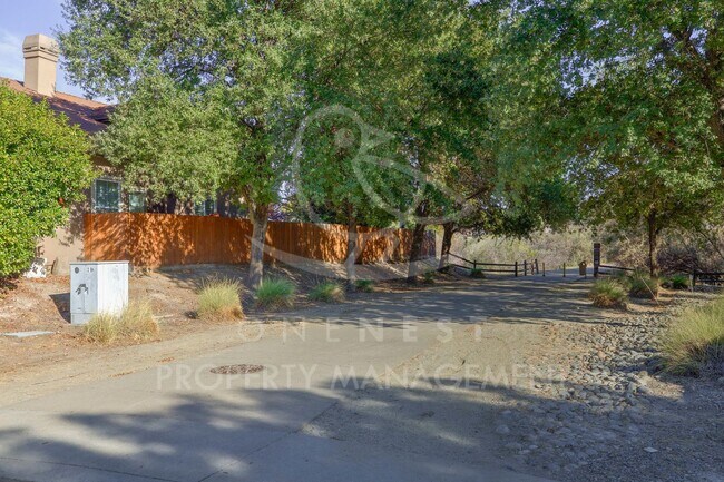Building Photo - Twelve Bridges beauty! | Backed up to miles of walking paths