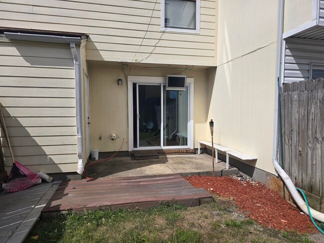 Building Photo - 206 Ann Cir