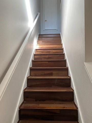 Building Photo - 3805 Brandon Park Dr