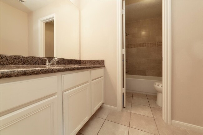 Building Photo - 1727 Park Forest Dr
