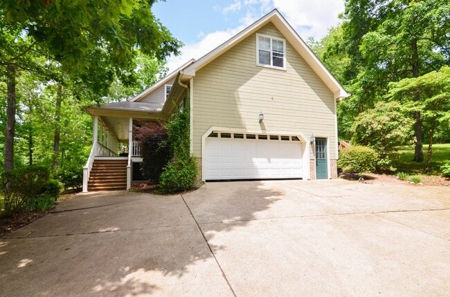 Building Photo - 205 Hidden Trace Dr