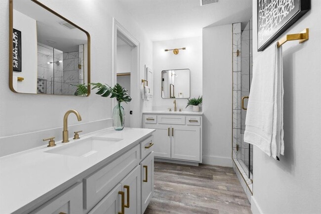 Building Photo - 10909 River Plantation Dr
