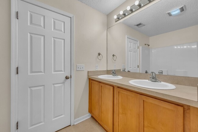 Building Photo - 765 Canyon Oak Loop