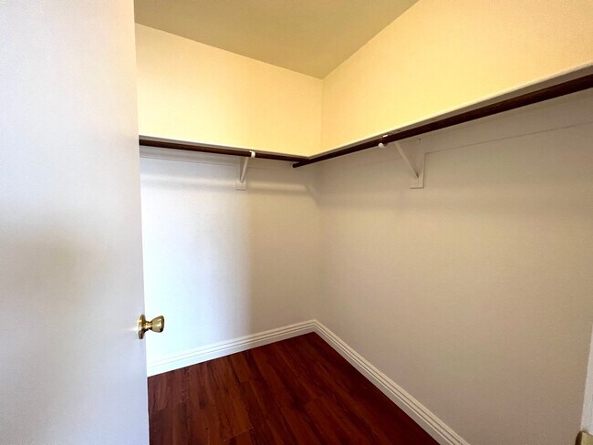 Building Photo - 4548 Aviation St