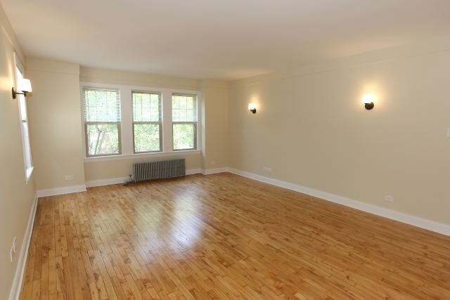 Building Photo - 525 W Cornelia Ave