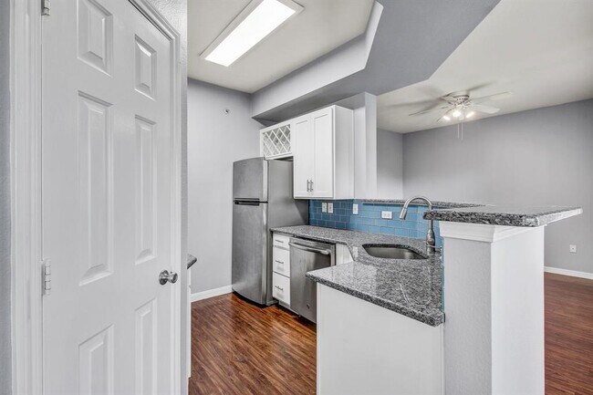 Building Photo - 2320 Gracy Farms Ln