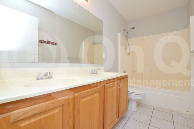Building Photo - 287 E Sheffield Ct