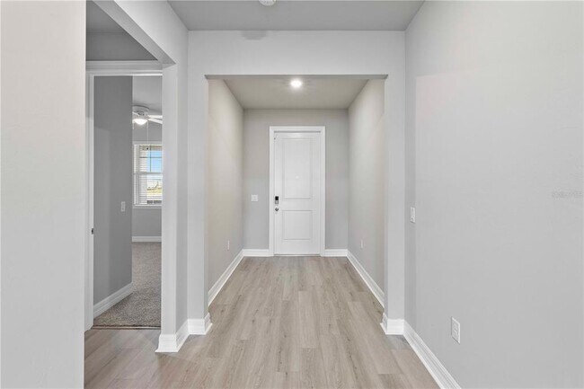 Building Photo - 16420 Seven Lks Ave