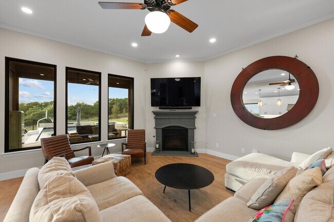 Building Photo - 4518 Diamante Dr