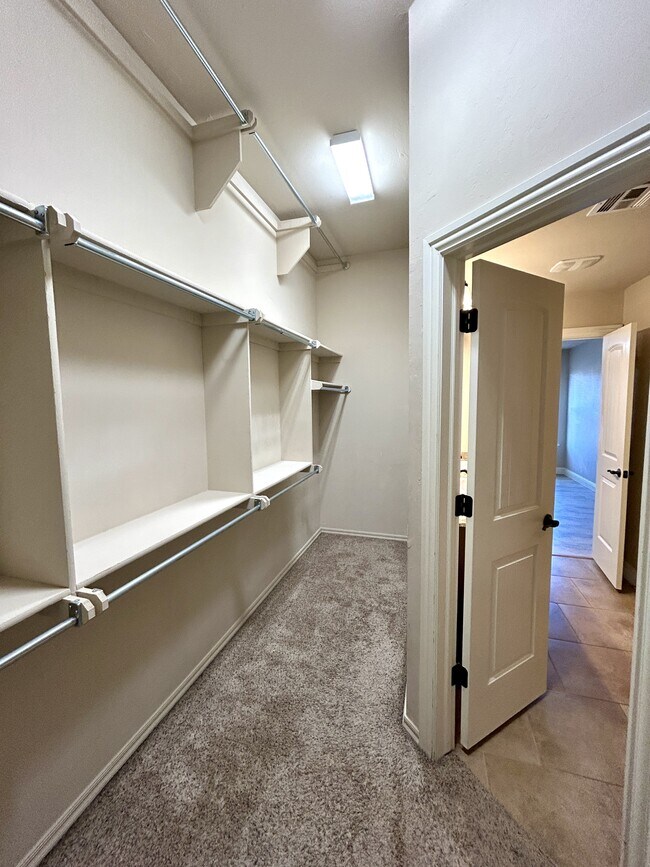Building Photo - 2407 SW Edinburough Dr