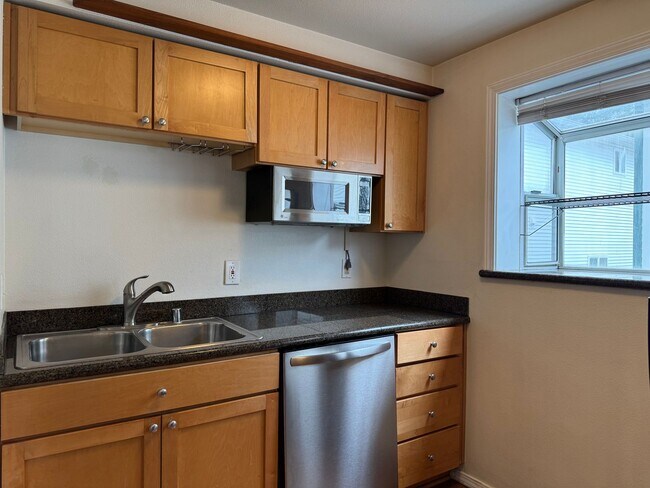 Building Photo - 1124 N 92nd St