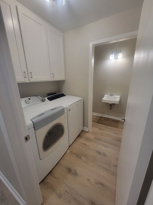 Building Photo - Make Midtown living your own!