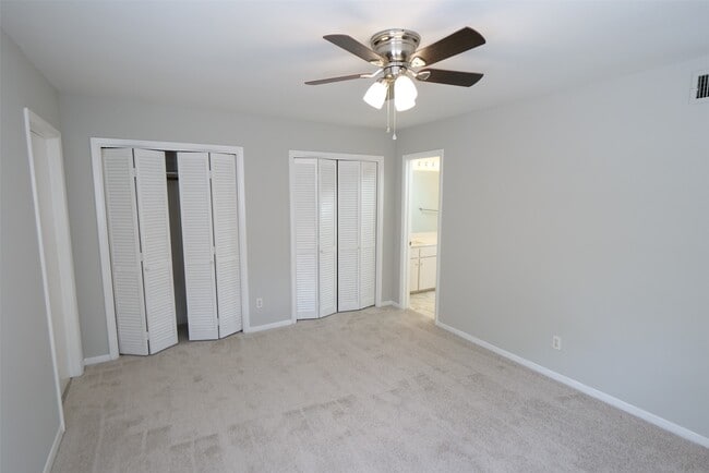 Building Photo - 9526 Val Verde St