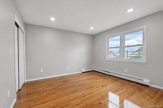 Building Photo - 54 Farquhar Ave
