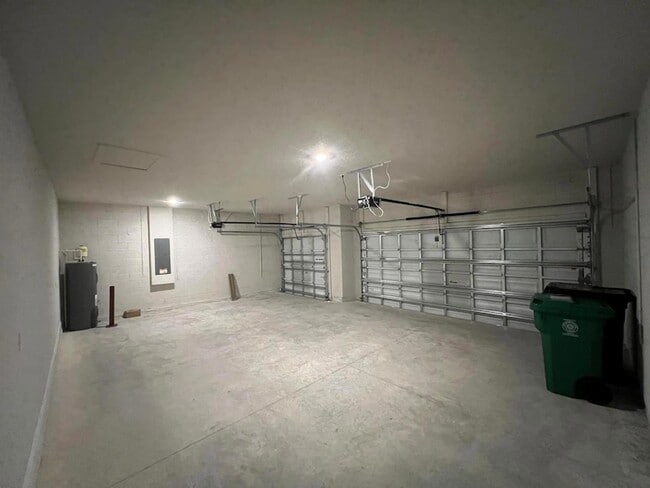 Building Photo - 6305 Cloverdale Ave