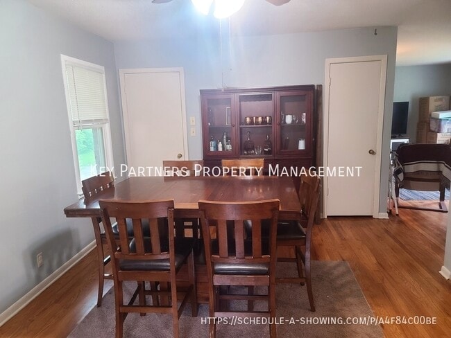 Building Photo - 6703 NW Evelyn-