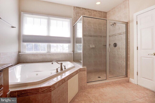 Building Photo - 4303 Evergreen Ln