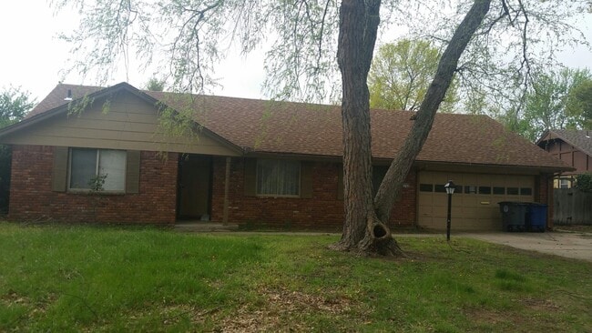 Building Photo - 6722 E 75th St S