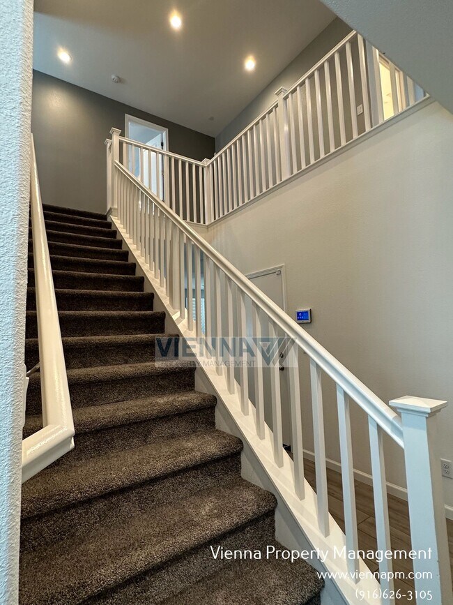 Building Photo - 1347 Larkspur Dr
