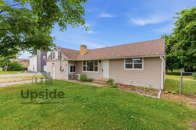 Building Photo - 8719 E Valleyway Ave