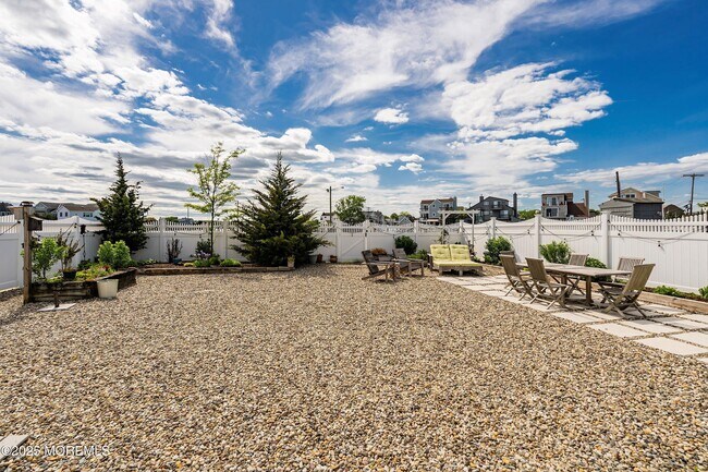 Building Photo - 167 4th Ave