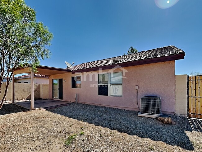 Building Photo - 16400 N Lasso Dr