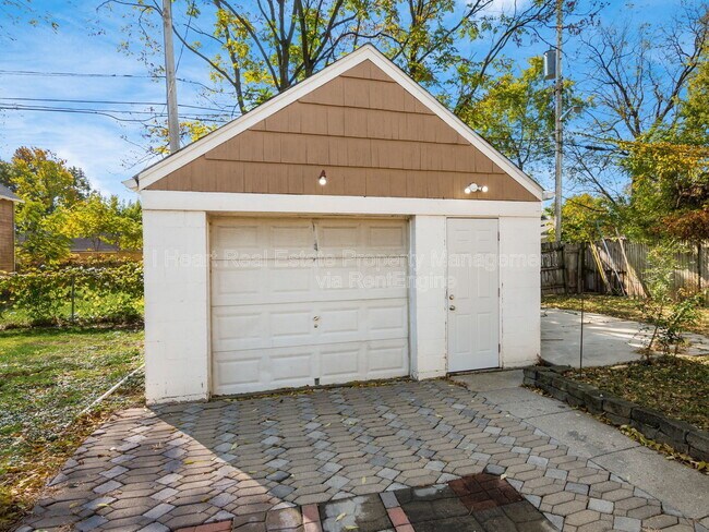 Building Photo - 1621 Sullivant Ave