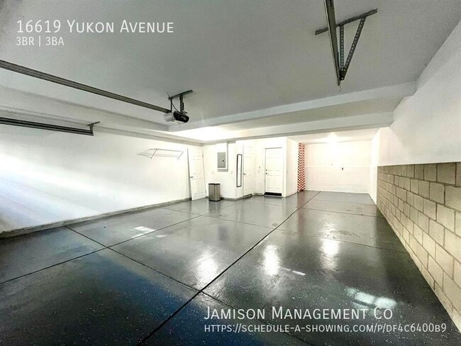 Building Photo - 16619 Yukon Ave