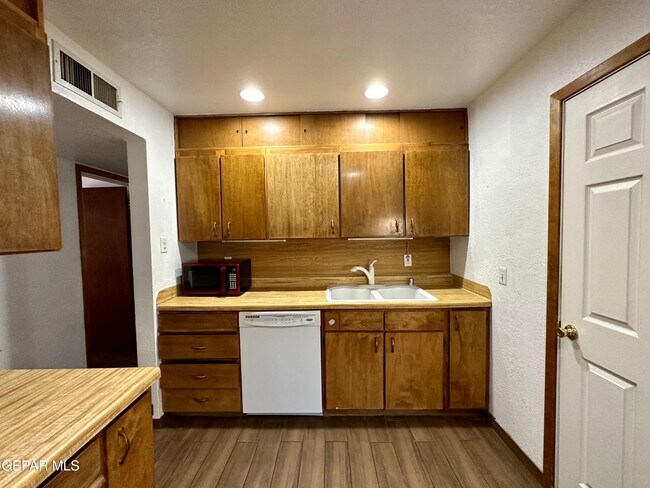 Building Photo - 5205 Flower Dr