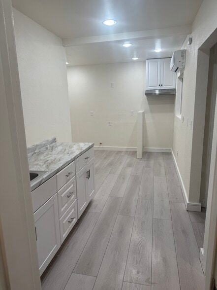 Building Photo - 8702 Stewart and Gray Rd