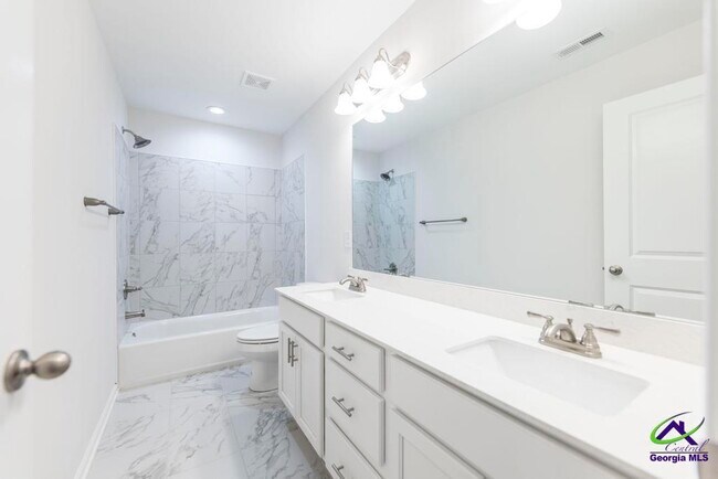 Building Photo - 233 Shoshone Cir