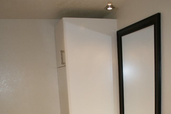 Building Photo - 2527 Elm Ave