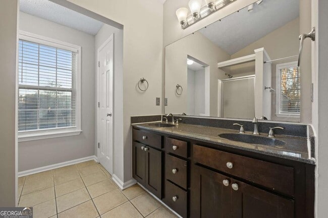 Building Photo - 2339 Leacroft Way